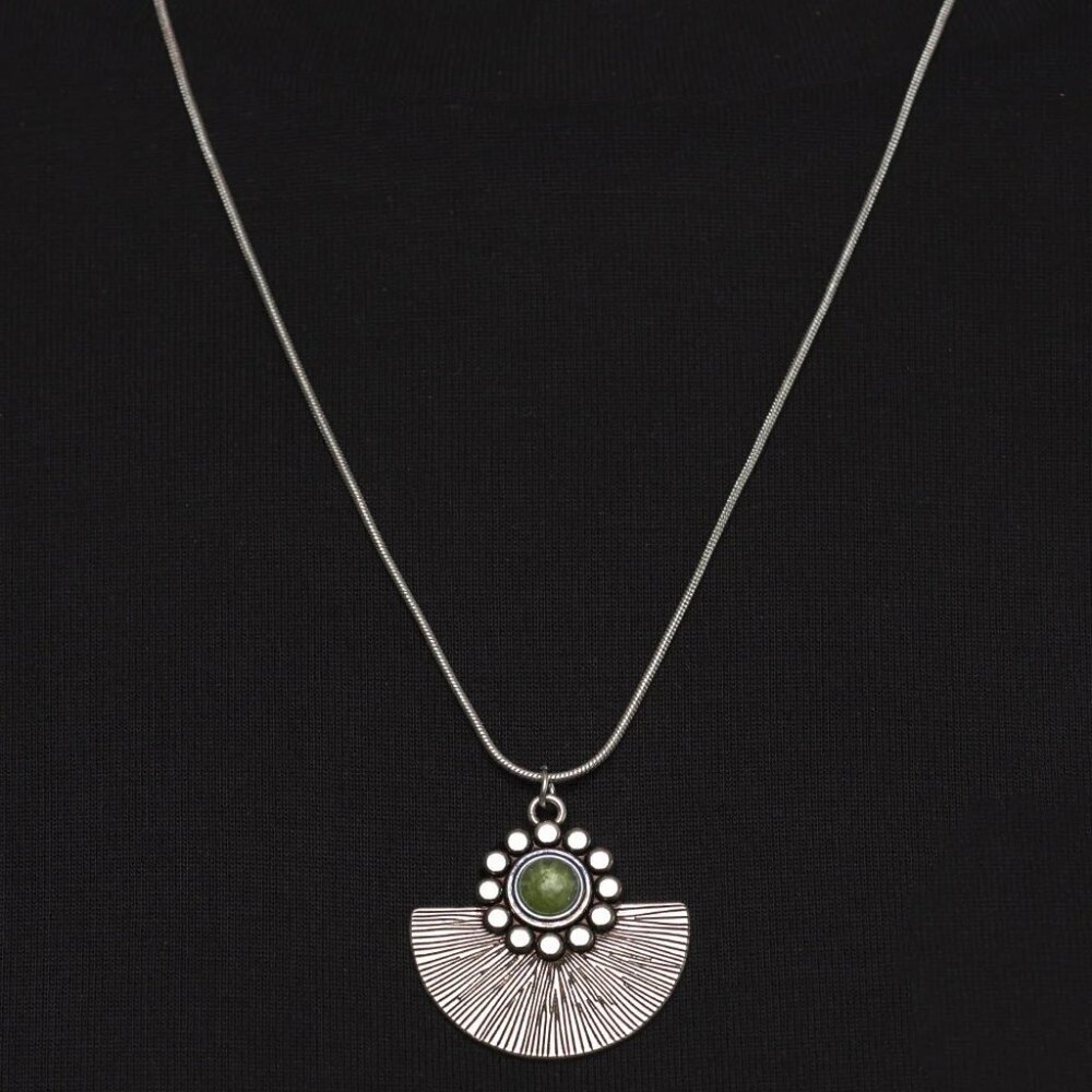 Paparazzi Jewelry - Magnificent Manifestation - Green Necklace - Vintage